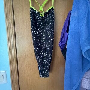NWOT Arena Women's Black and Green One Piece Swimsuit